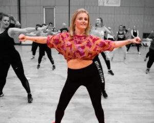 male-and-female-students-at-performing-arts-school-rehearsing-ballet-in-dance-studio-using-barre-768×512-4