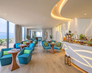 8_PENTHOUSE-SUITE-Club-Lounge-Access_b-1