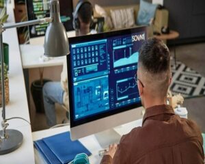imgi_53_engineer-working-on-chip-development-QW4D8FN-1536×998-1