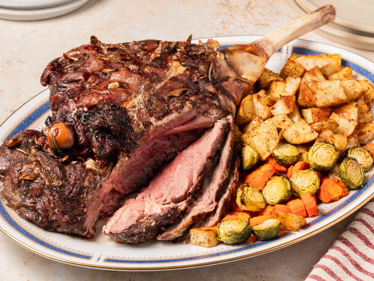 ALR-9380-roast-leg-of-lamb-VAT-hero-4×3-cabe2cac19f445158bedf59c71af4bae
