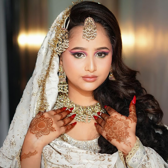 Makeup-academy-in-south-campus