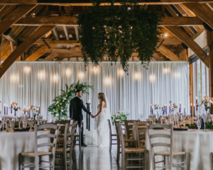 Southend-Barns_Mono-Threshing-Barn-Couple-1