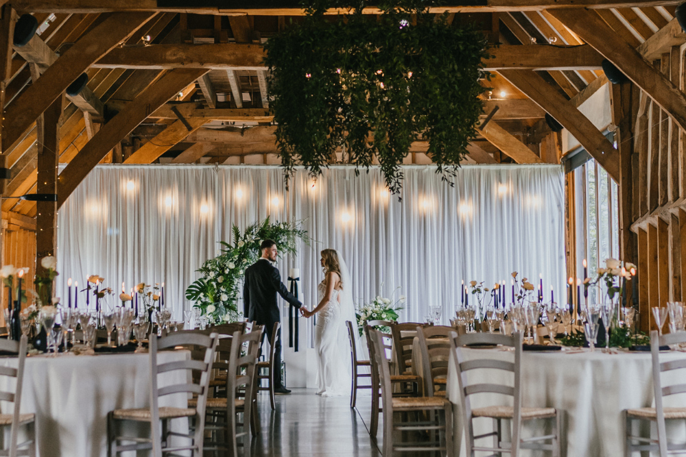 Southend-Barns_Mono-Threshing-Barn-Couple-1