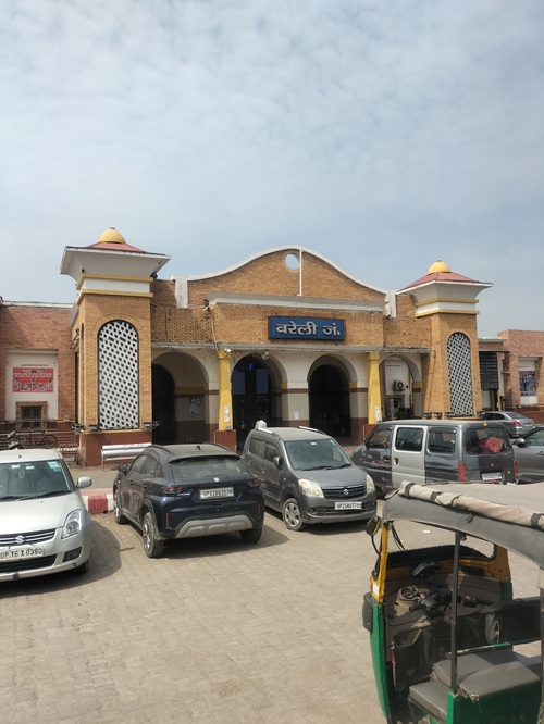taxi-from-bareilly-junction-premji-cabs1