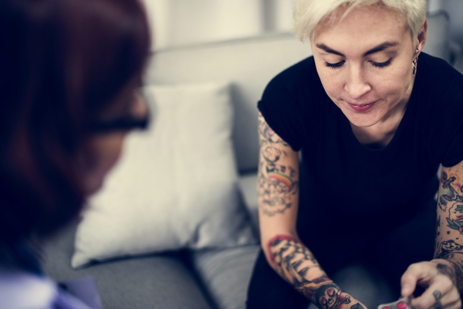 imgi_21_depressed-woman-having-a-counseling-session-2022-12-16-00-54-56-utc-1536×1025-2